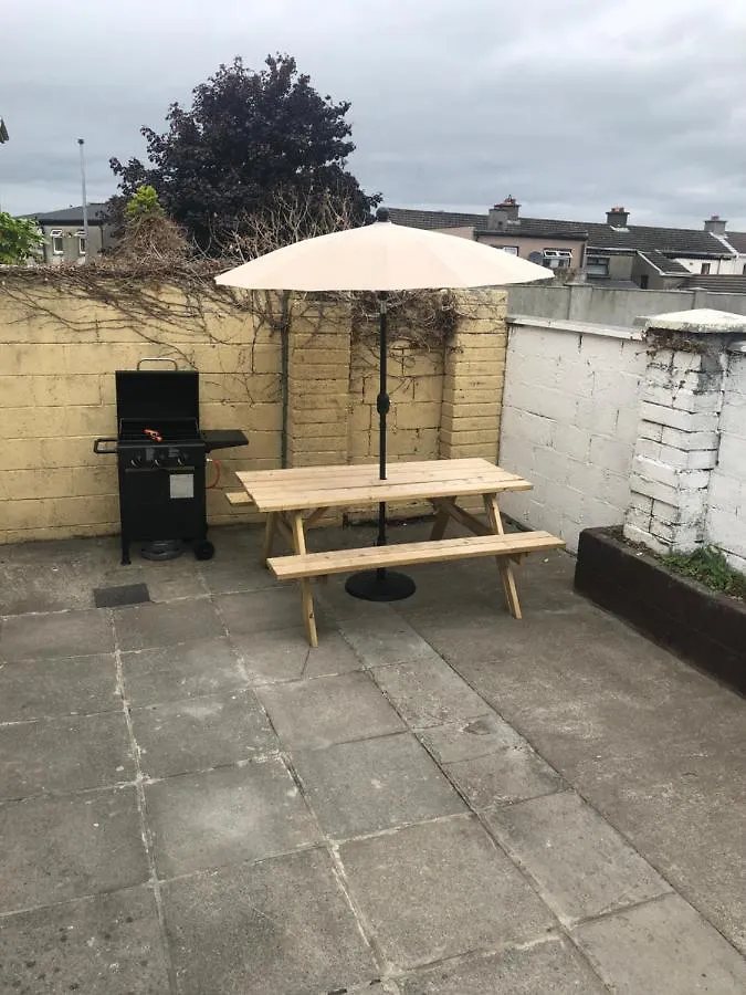 Cheerful 4 Bedroom Town House With Bbq, Galway